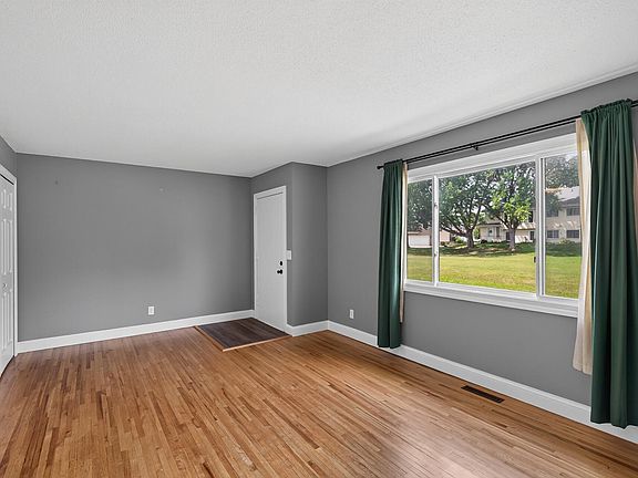 5th image of 16124 Foliage Ave W