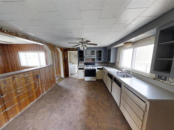 3rd image of 808 Missouri St