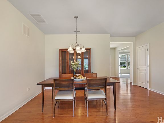 4th image of 3142 Ravinia Cir
