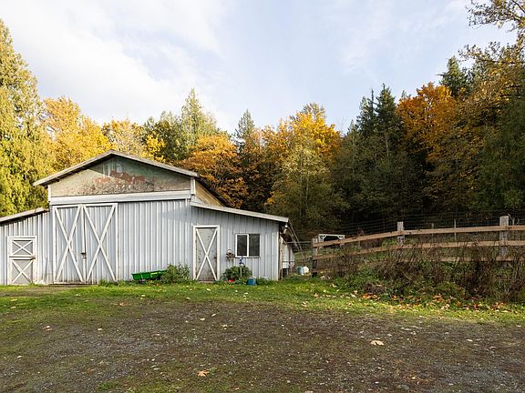 3rd image of 42140 Majuba Hill Rd