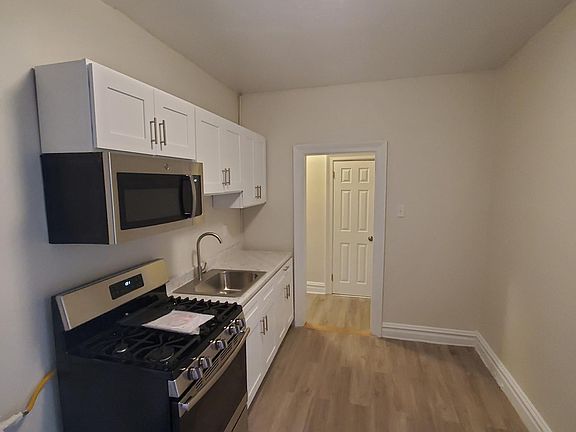 3rd image of 49 Waverly St APT 27