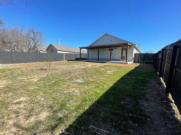 Huge Backyard with a privacy fence