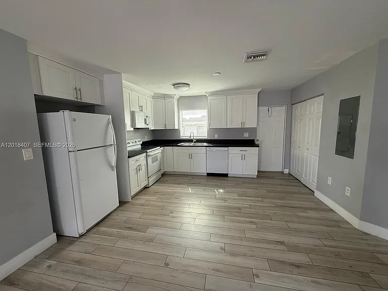 4393 Davis Rd #2 — Photo 2