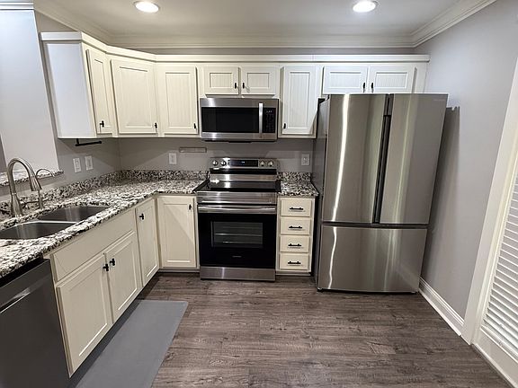 5th image of 490 Barnett Shoals Rd APT 201