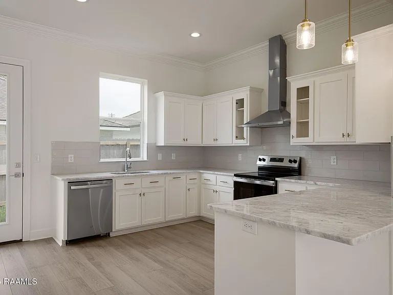 1510 Kaliste Saloom Rd #202 — Photo 5