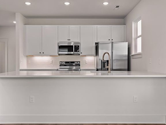 5th image of 5245 Abram St