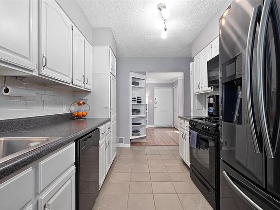 4th image of 5658 Hancock Ave