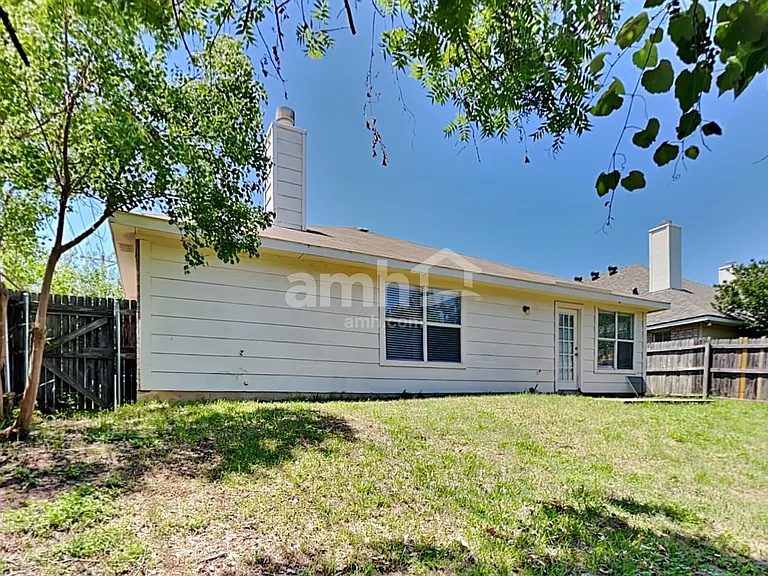 2700 Salado Trl — Photo 17
