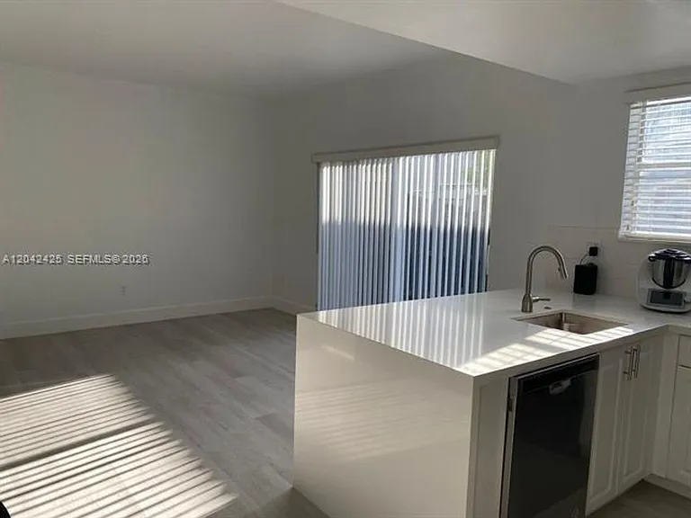 5245 NW 112th Ave #Townhouse 8 — Photo 9