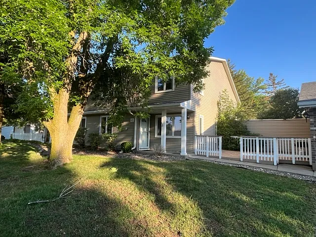 2 Bedroom Townhome in Maple Grove — Photo 3