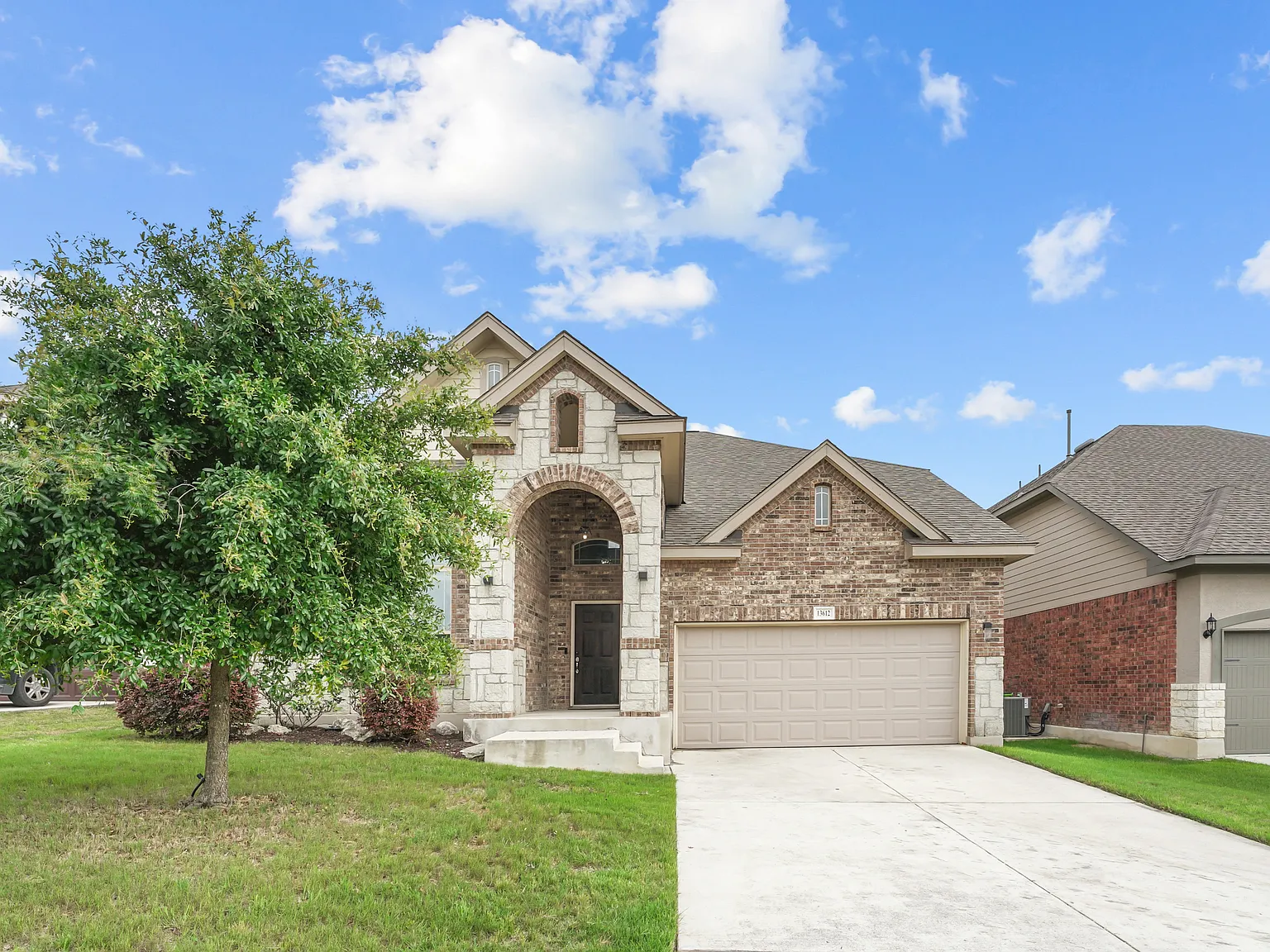 4 bed, 2970 sqft, $3,585 — Photo 2