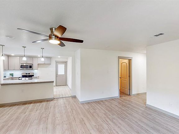 3rd image of 3831 Orchard St