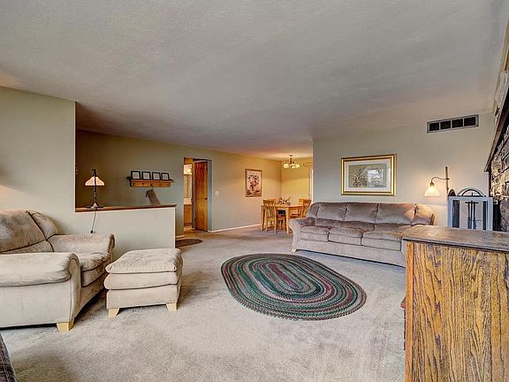 3rd image of 3411 W Hillcrest Dr