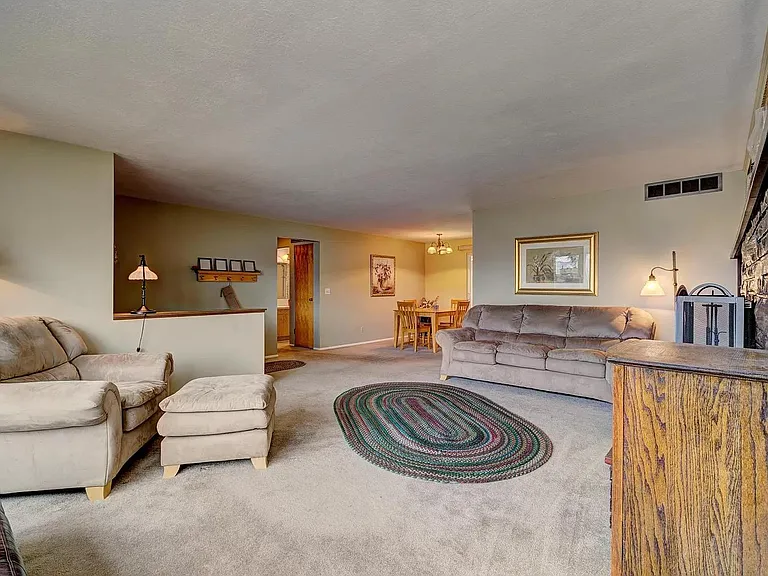 3411 W Hillcrest Dr — Photo 3