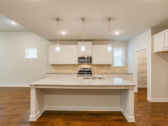 5th image of 3464 Lachlan Dr