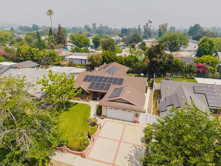 22515 Haynes St — Photo 38