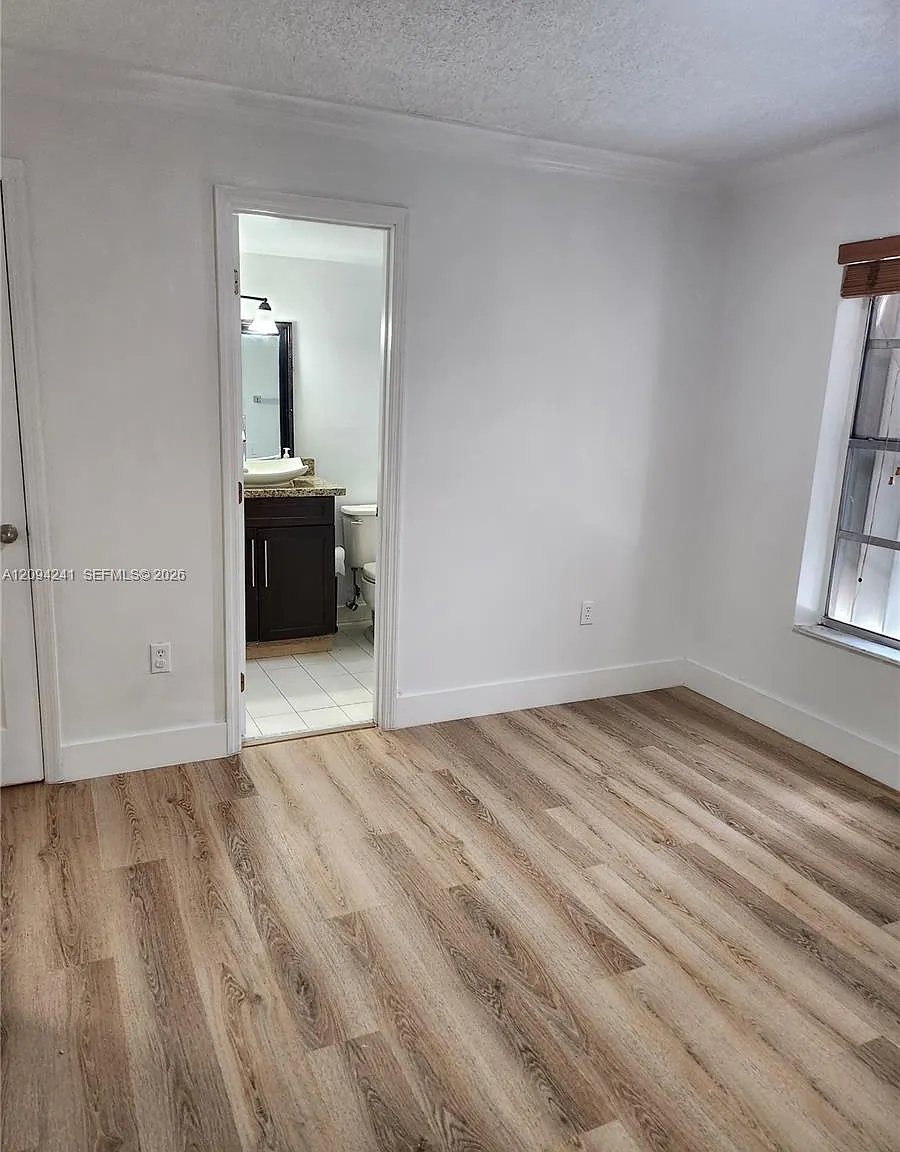 1725 W 60th St — Photo 4