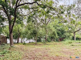 811 Saint John St, Gonzales, TX 78629