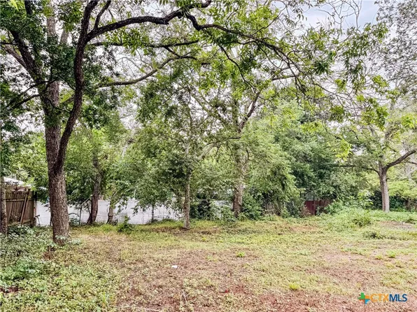 811 Saint John St, Gonzales, TX 78629