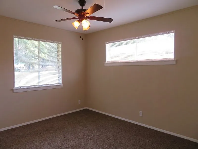 Building Photo - 6900 Cloverdale Dr