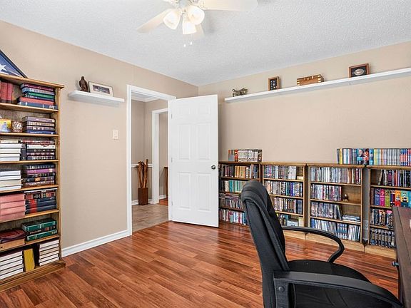5th image of 617 Edwards Dr
