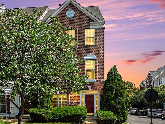 2nd image of 100 Meadows Ln