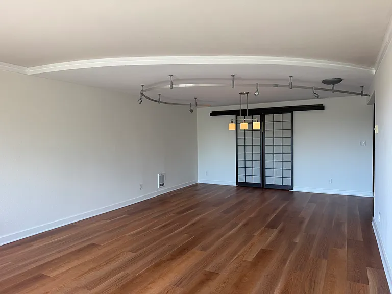 732 11th Ave E #404 — Photo 7