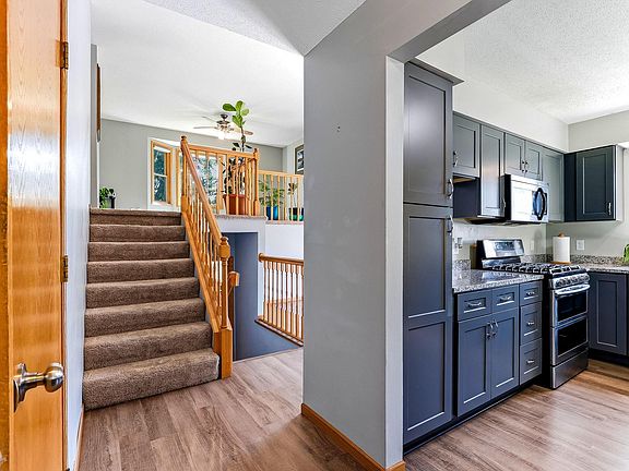 5th image of 11831 Kerry St NW
