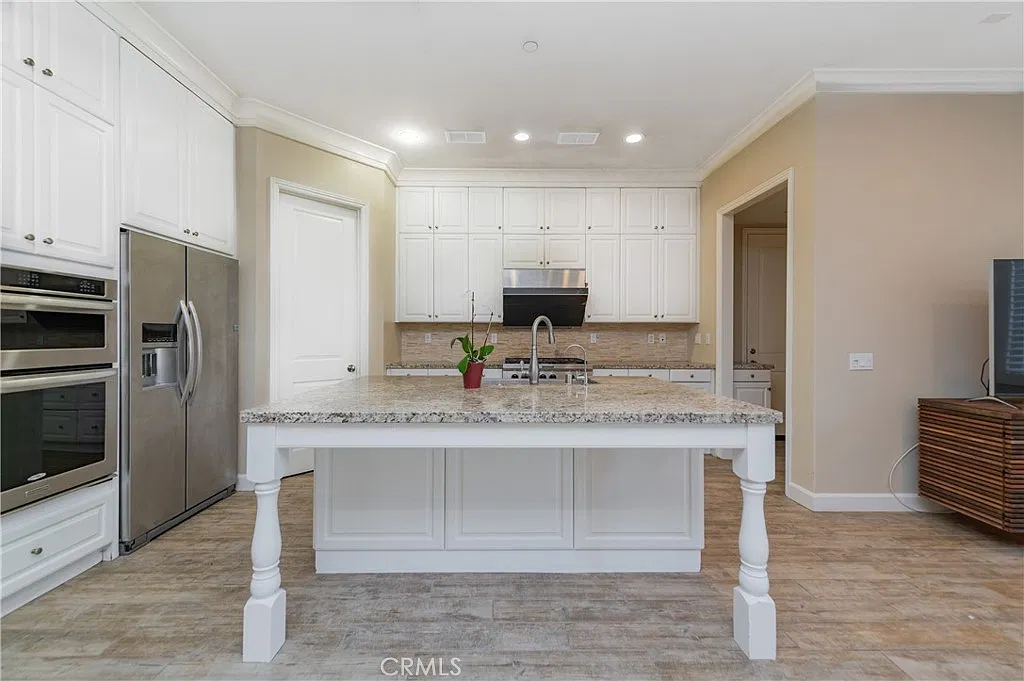 4 bed, 3.5 bath, 2734 sqft, $6,300 — Photo 3