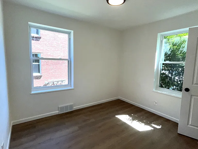 3919 Jamieson Ave #1W — Photo 10
