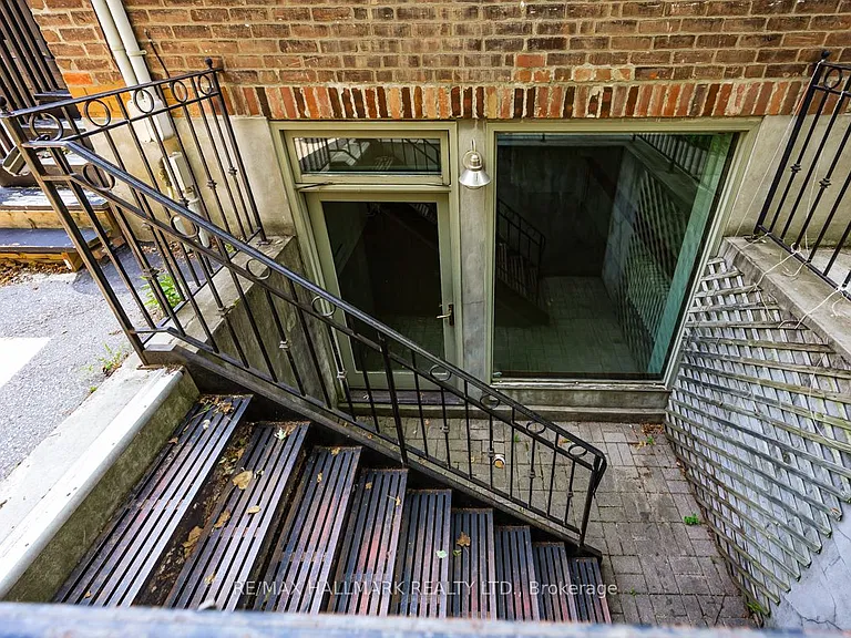 321 Palmerston Blvd #B — Photo 15