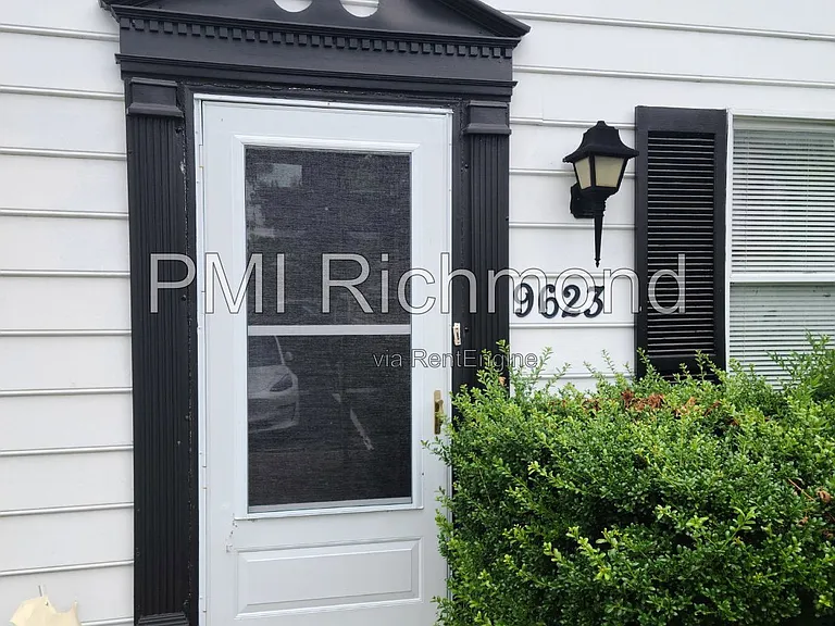 9623 Greenmeadow Cir — Photo 2