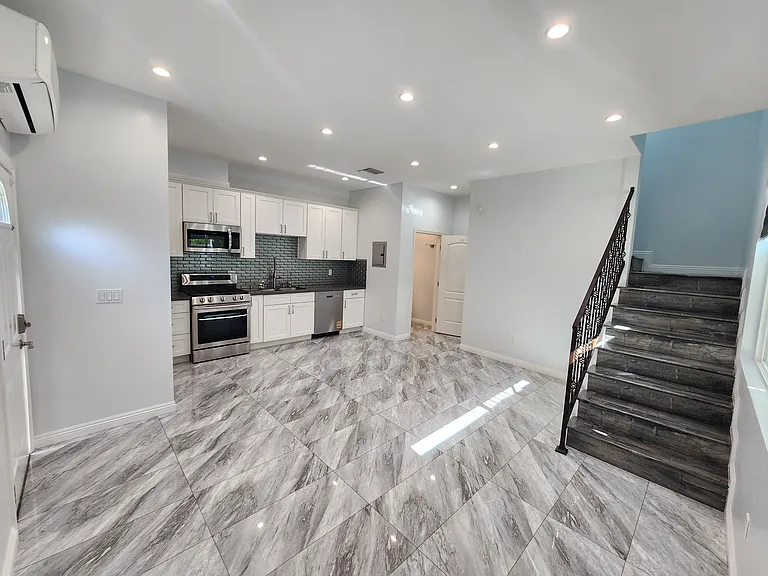 6827 Murietta Ave — Photo 27