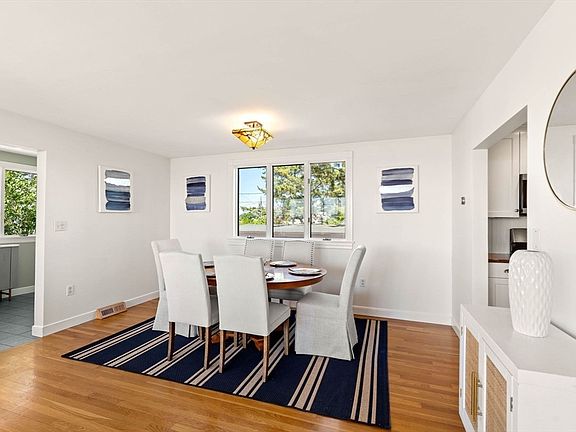 5th image of 26 Karolyn Cir