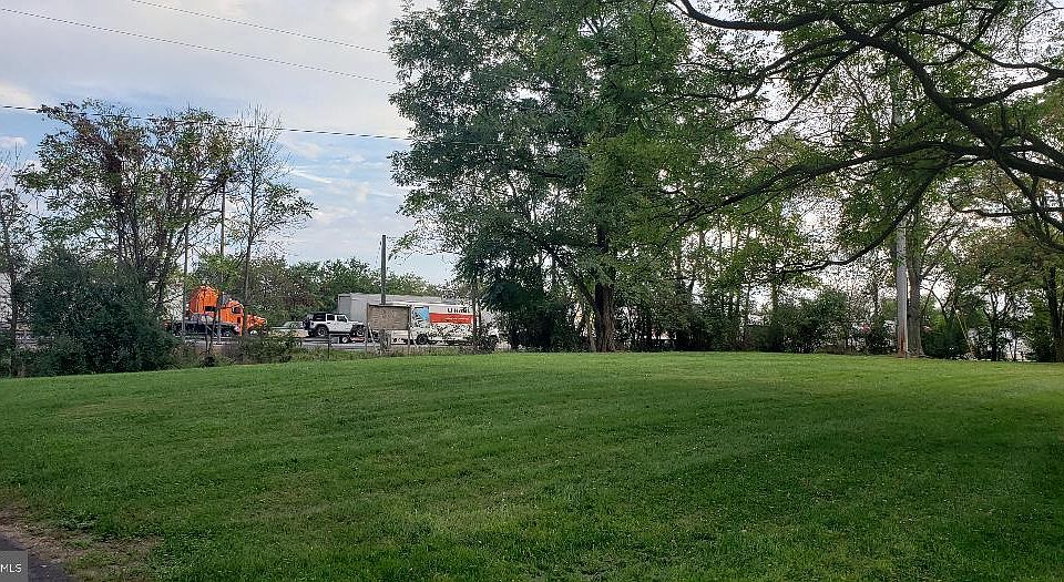 2nd image of 390 Shellbark Ln