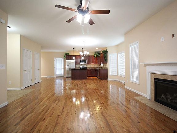 4th image of 4 Kaleen Dr