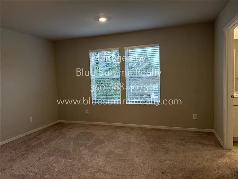 820 Bradley St NE — Photo 9