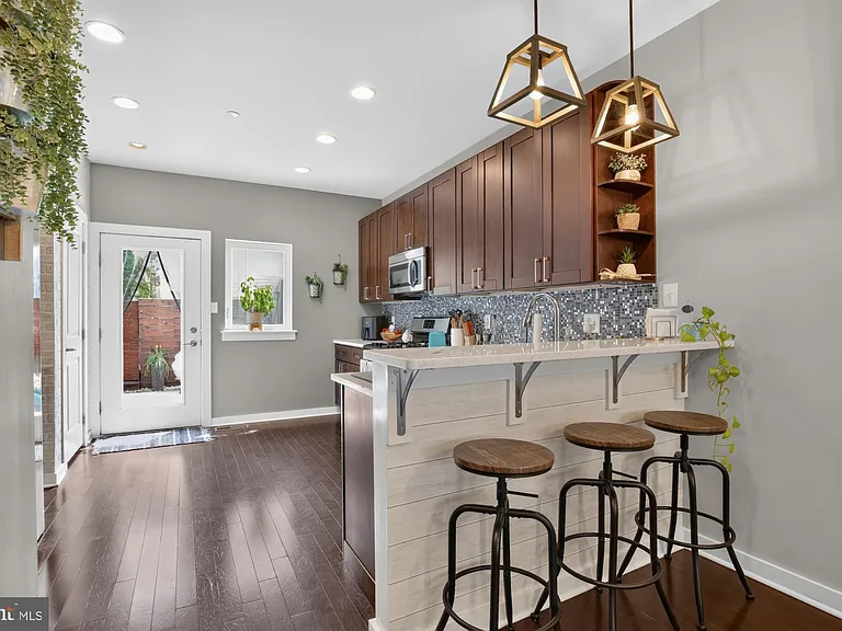 2441 Coral St — Photo 8