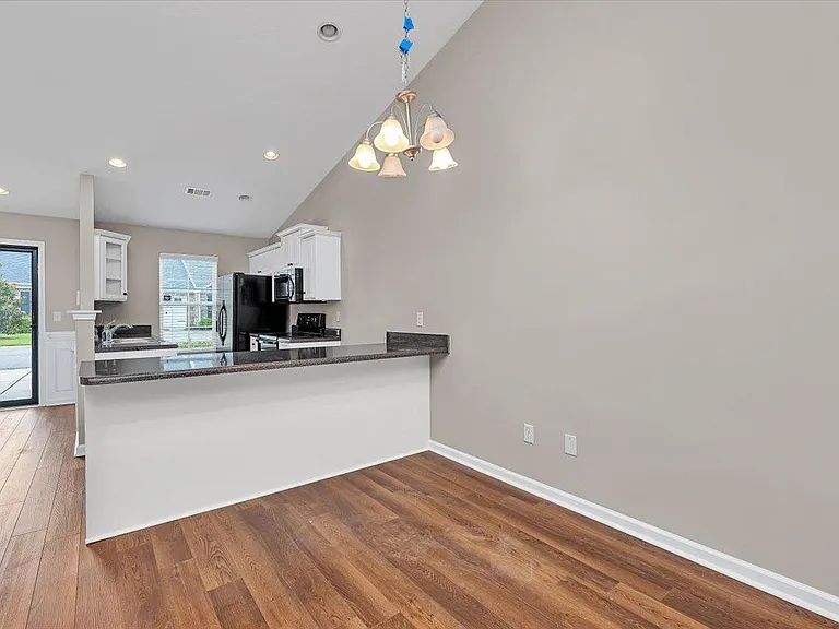 2678 York Dr — Photo 3