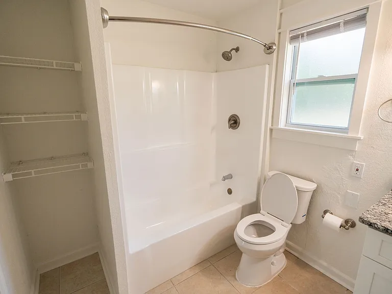 406 Essex Dr — Photo 20