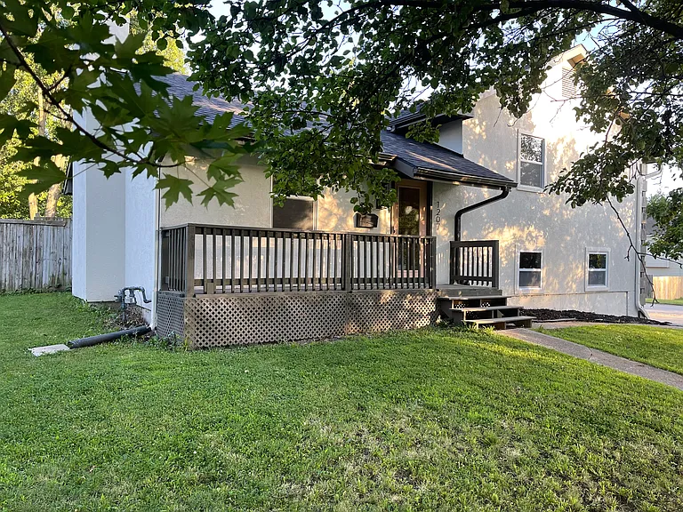 1207 Geneva St — Photo 10