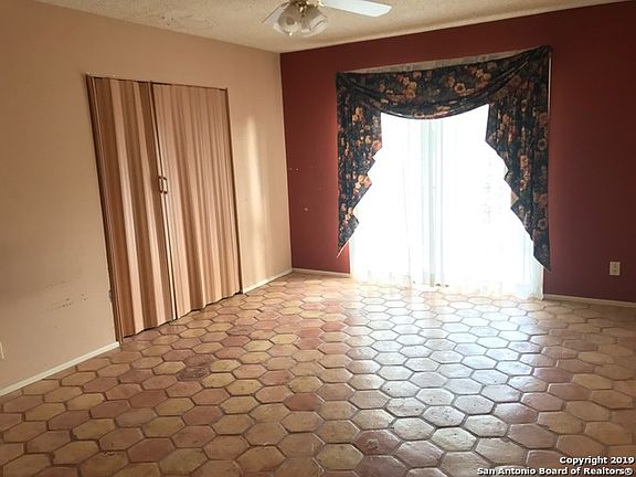 5th image of 3046 Laura Lee Way