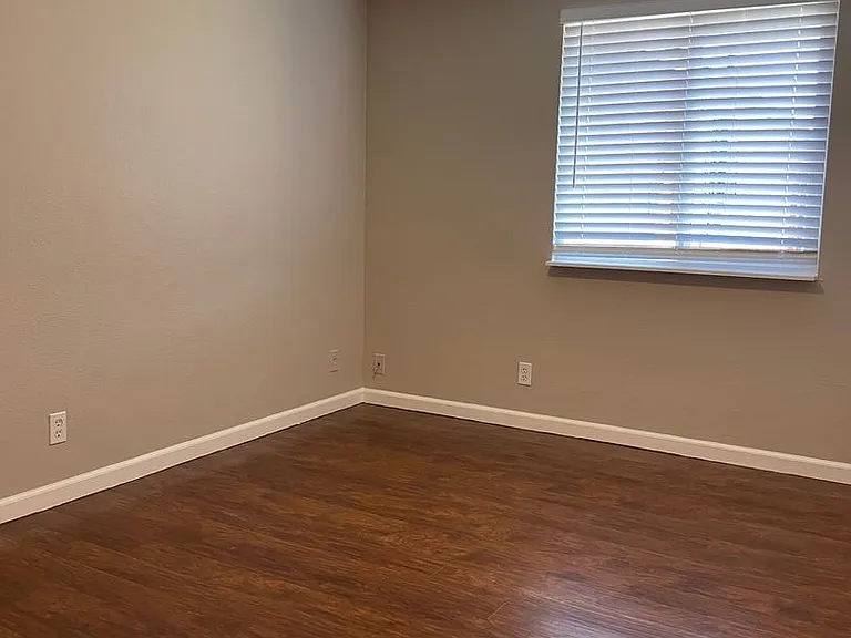 Churchill Village Apartments — Photo 74