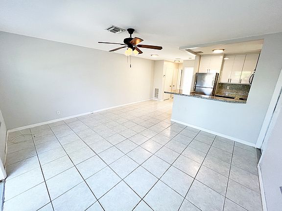 5th image of 627 NE 10th Ave #11004029