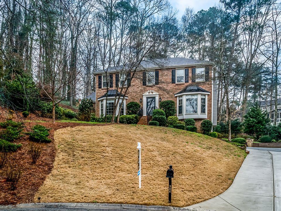 1st image of 306 Kings Ct NE