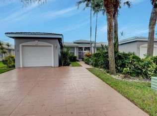 9571 Crescent View Dr N, Boynton Beach, FL 33437