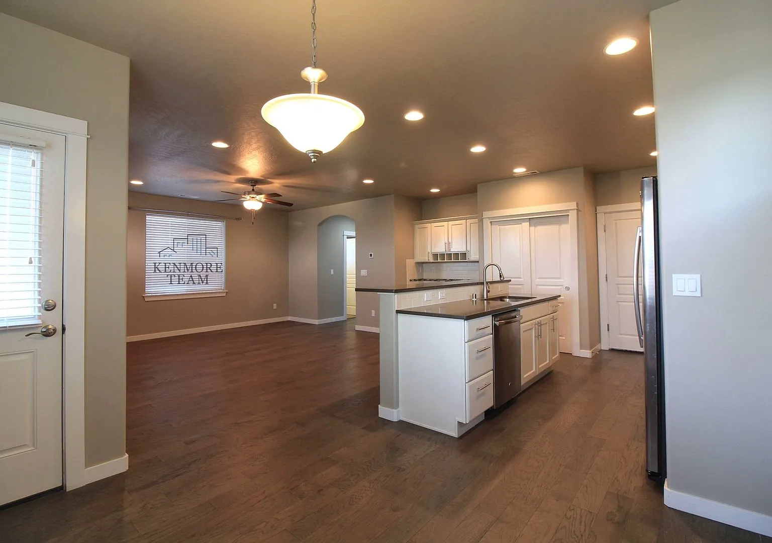 3 Bedroom, 2.5 Bath Home in South Richland — Photo 3