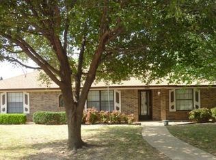 2037 Northglen Dr, Hurst, TX 76054