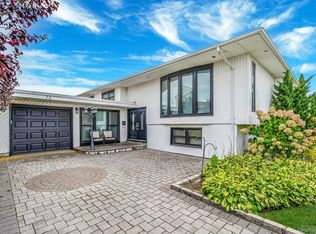 73 Elaine Dr, Oceanside, NY 11572