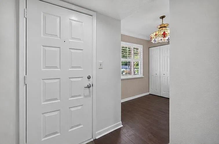 2 bed, 2.0 bath, 1225 sqft, $2,700 — Photo 2